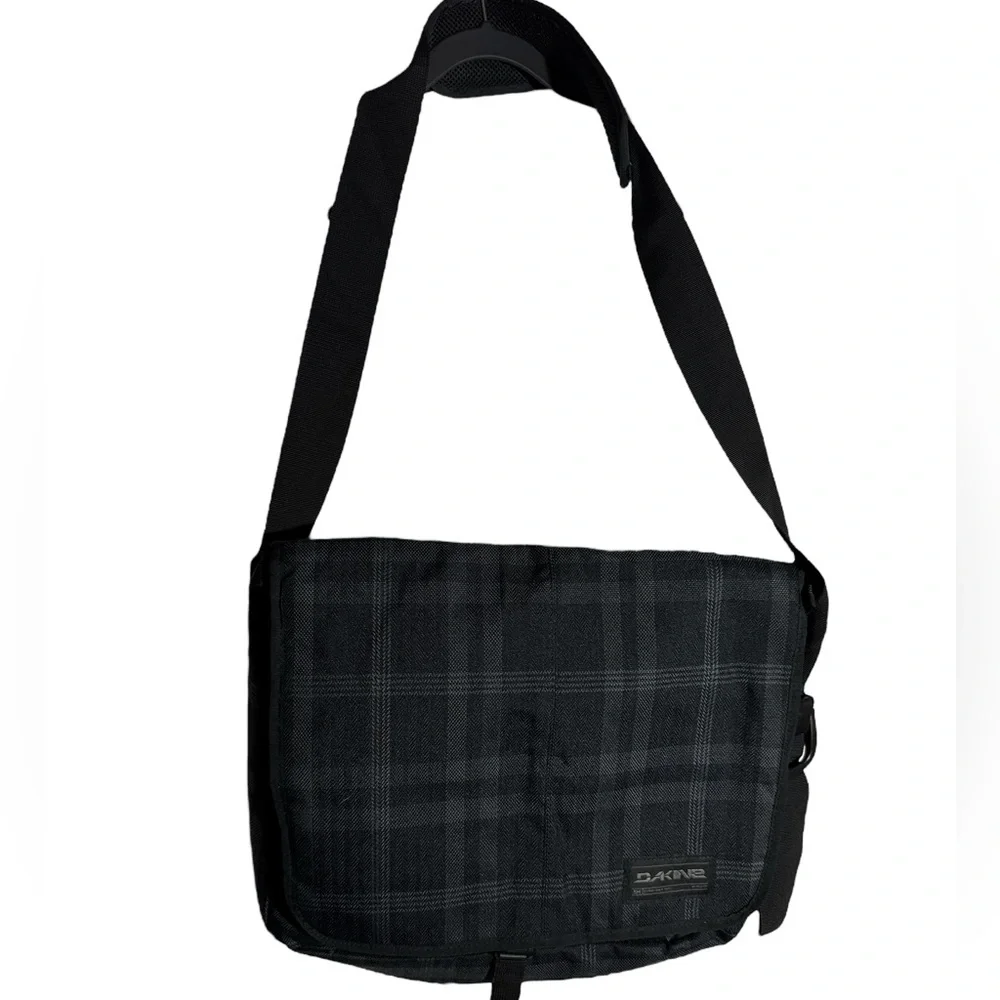 Dakine Messenger Bag crossbody laptop bag